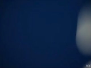Підліток pinup володарка розорив по a великий біла дзьоб