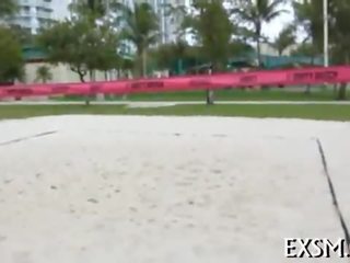 Elaina raye: exxxtra малък