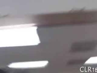 Голям възбуден женски клуб в колеж сестри