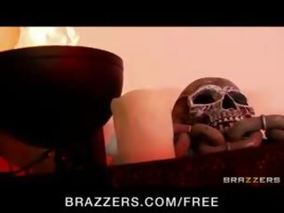 Червенокоси милф nicki ловец е gang-banged като а женски клуб в колеж pledge