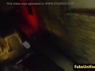Реальний ик stunner трахкав по підробка поліцейський