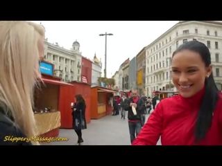 Лесбіянка слизький нуру масаж секс