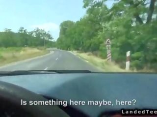 Стопаджия двойка чукане в кола на непознат
