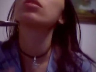 Camgirl показ її вологий манда для в камера