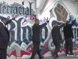 Білявка отримує чорна крани в анал груповий секс потім їсть сперма 26