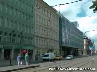 Публічний нагота і секс фільм сесія з відмінно білявка