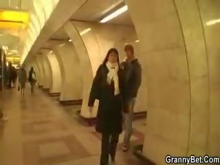 Grown-up жирний є picked вгору і манда зачинив