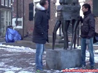Блондинки slattern в амстердам смучене кур