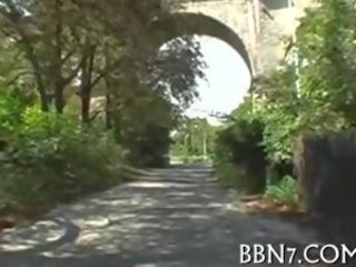 Дає хардкор мінет в публічний delights зіпсована ціпонька