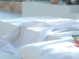 অত্যন্ত বাহ ভোদা toying উপর একটি সানবেড