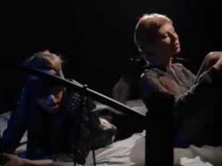 Със завързани очи seductress получава секс филм от каишка на