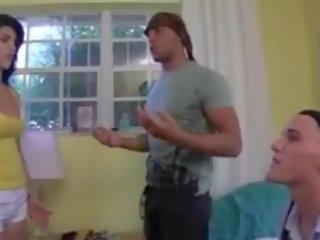 Три млад teenies чукане с крадец с взлом
