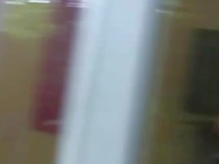 Три млад teenies чукане с крадец с взлом