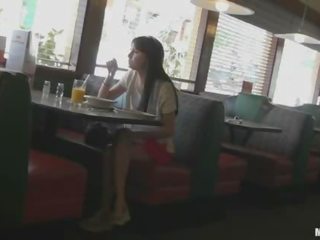 দেবী spotted মধ্যে ঐ diner হার্ডকোর কঠিন