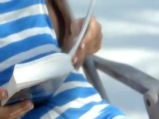 Извънредно уау дупка играеше на а шезлонг