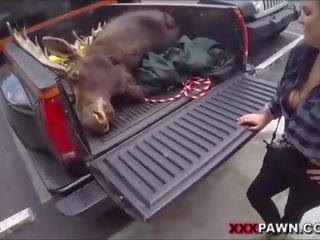 Лесбіянка пара agrees для смоктати phallus