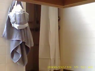 间谍 好色之徒 19 年 老 ms showering 在 宿舍 浴室