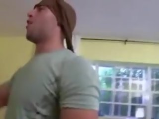Три млад пилета чукане с крадец с взлом