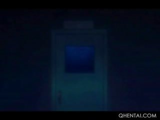 Възбуден тийн хентай млад женски пол мастурбира путка в на тоалетна