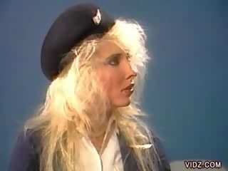 Три splendid flight стюардеса в один сцена
