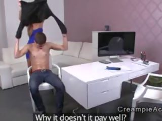 Жінка агент отримує манда кінчання на кастинг