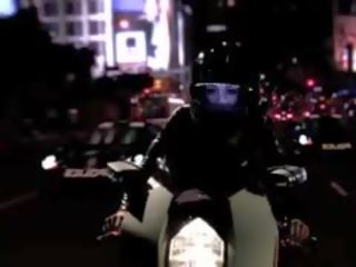 米莎 布鲁克斯 bending 以上 motorcycle 为 迪克