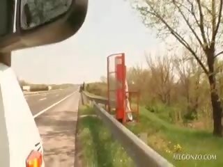 Брюнетка бродяга дає bj і отримувати пизда прицвяхований в a автобус