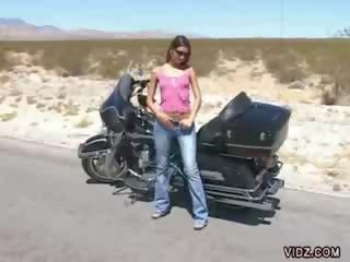 অন্ধকার কেশিক গাল নিষ্পাপ harley davidson bike