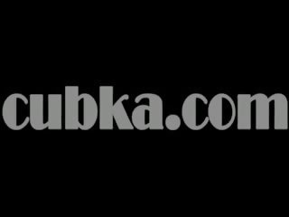 Тя любими стъкло играчка в стегнат дупе