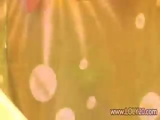 কোঁকড়া সাদা enchantress নগ্ন মধ্যে ঐ স্বেদস্নান