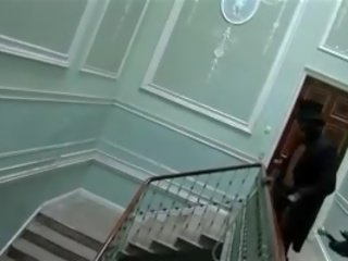 Між в cheeks1