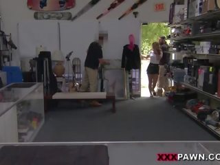 Enchantress 웨이트리스 엿 로 pawnshops owner