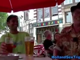 Блондинки повикване момиче дава туристически bj