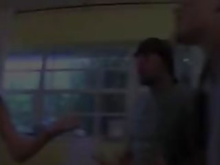Три млад момичета нежен с крадец с взлом