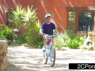 Sexiest Neighborhood MILF Veronica Avluv Fucking a fellow Who Can't Ride a Bike
