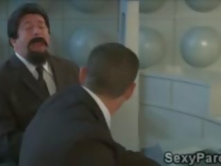 Агент d pounds красива 3 boobed извънземни в а corn област