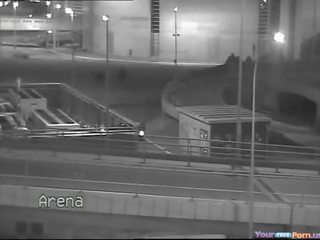 Пара трахання по в freeway спіймана на камера