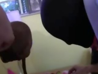 Три млад пилета чукане с крадец с взлом