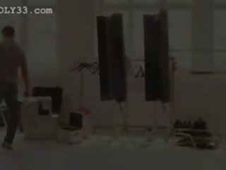 Голям бюст изкуство трясък в на зад кулисите