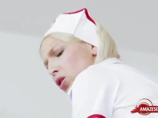 Елит медицинска сестра хардкор и празнене