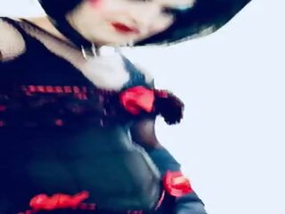Пестунчик ескорт в важкий makeup шоу від для камера