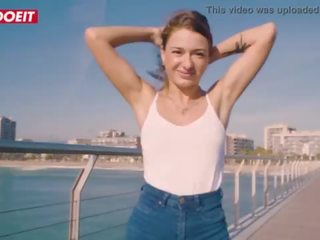 Див дребен stunner прецака трудно на а публичен плаж - сандра wellness