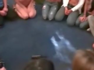 Колеж goupsex секс клипс при на парти
