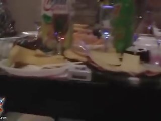 Коледж дівчинки роздягання на наш різдво вечірка