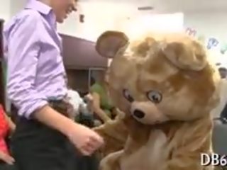 非常に 魅惑的な ハード コア 輪姦