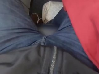 Я висмоктаний мій хлопці статевий член на публічний airplane