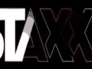 Анал вчотирьох з a пара з близнюки і їх captivating володарка