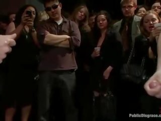 Приголомшлива streetwalker є зневажена sexually в публічний