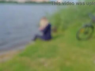 В ексгібіціоніст людина пила a самотньо adolescent в природа і прийняв з його статевий член в передній з її і began для мастурбувати в хуй в передній unfamiliar beauty&comma; він risks scaring her&comma; але вона сподобалося для дивитися на a великий чоловік хуй і хоче для подивитися його сперма