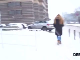 Debt4k&period; cunning колега чука бръснати путка на red-haired красота за на debt
